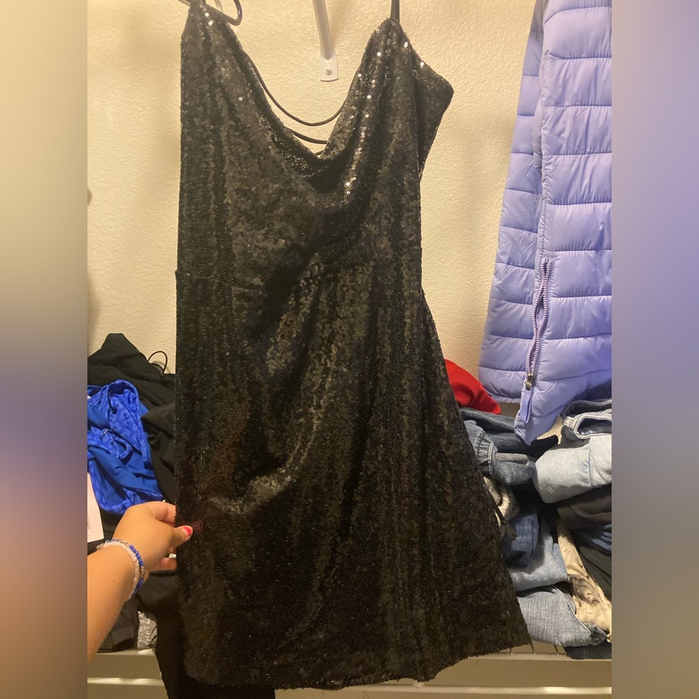 i’m cleaning out my closet of dresses and i’ve only worn this dress once.